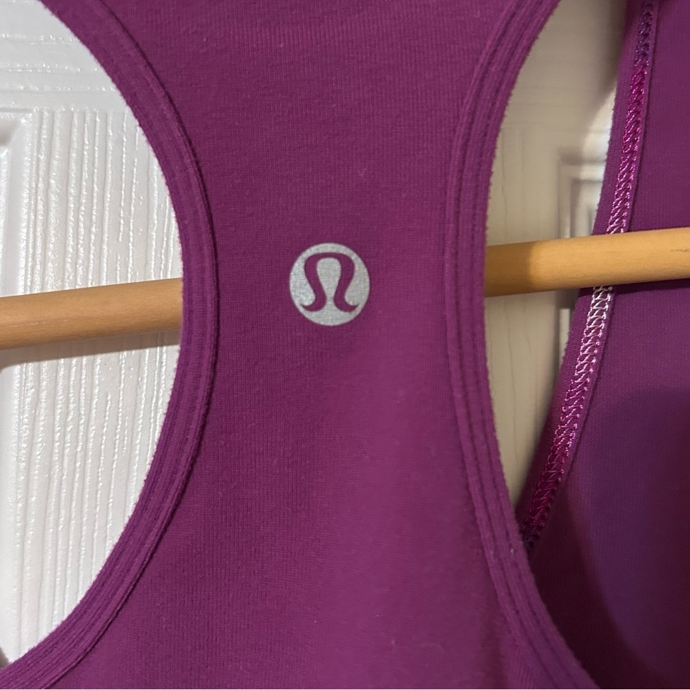 Lululemon Athletica Chilled Grape Athletic Top size 4. Excellent condition - Picture 4 of 4